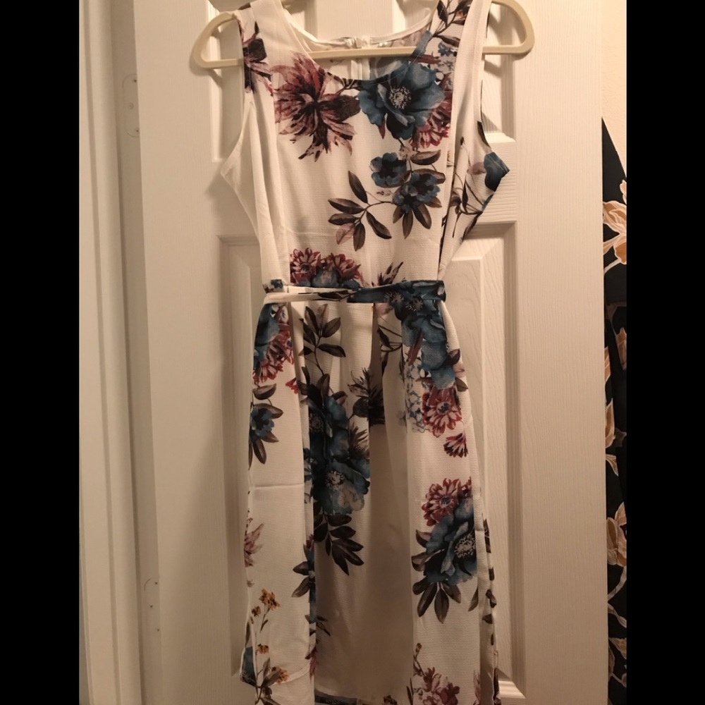 Really pretty flowery dress